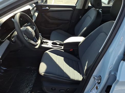 New 2026 Volkswagen Jetta SE FWD image 9