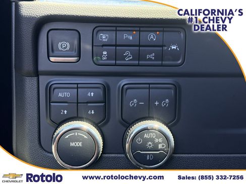 Used 2025 Chevrolet Suburban Z71 AWD/4WD image 21
