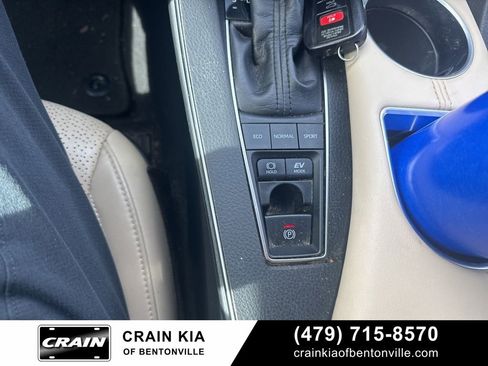 Used 2019 Toyota Avalon Limited image 37