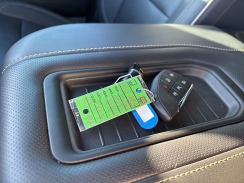 Used 2022 GMC Yukon SLT w/ SLT Luxury Package image 24