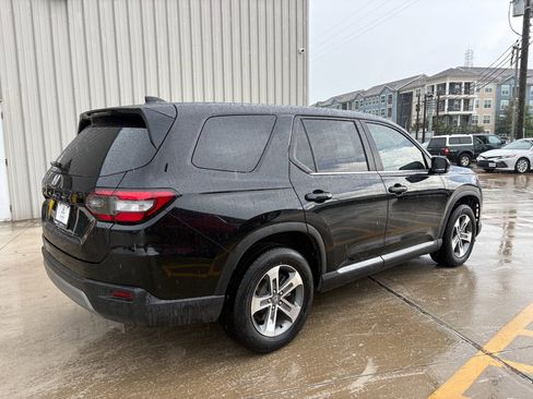 Certified 2024 Honda Pilot EX-L image 8