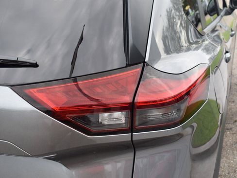 Used 2023 Nissan Rogue SV w/ SV Premium B Package FWD image 9