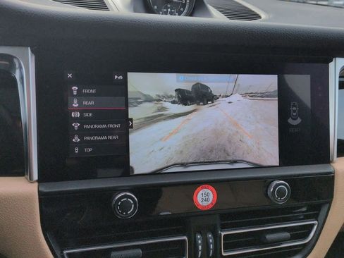 Used 2023 Porsche Macan Turbo image 31