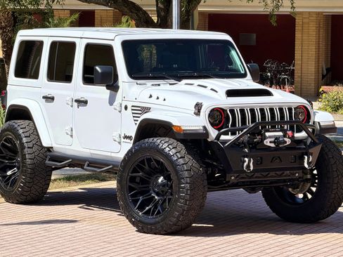 Used 2026 Jeep Wrangler Unlimited Sahara AWD/4WD image 4
