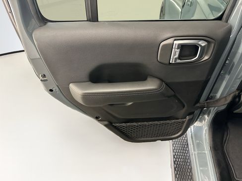 Used 2025 Jeep Wrangler Sahara image 26