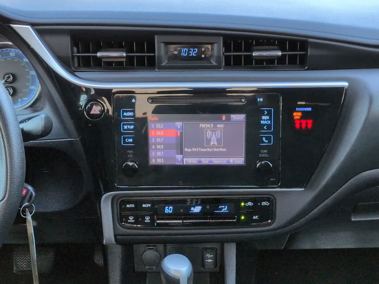 Used 2018 Toyota Corolla LE FWD image 17