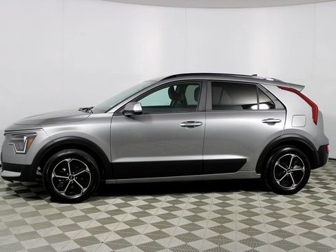 Used 2025 Kia Niro LX FWD image 24