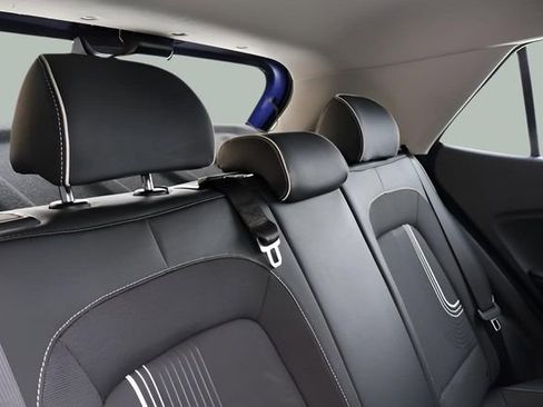 Used 2023 Hyundai Venue Limited image 15