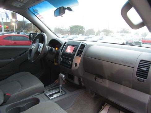 Used 2018 Nissan Frontier SV image 26