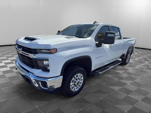 Used 2024 Chevrolet Silverado 2500 LT image 3