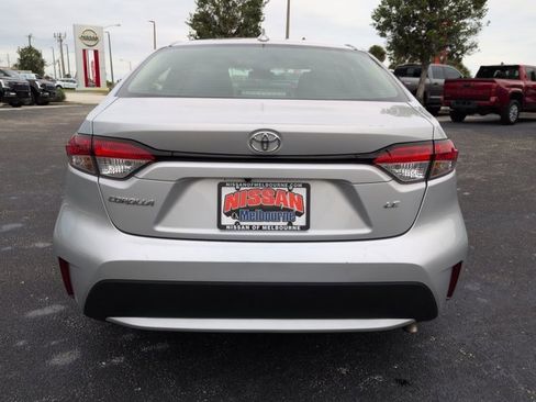 Used 2022 Toyota Corolla LE image 6