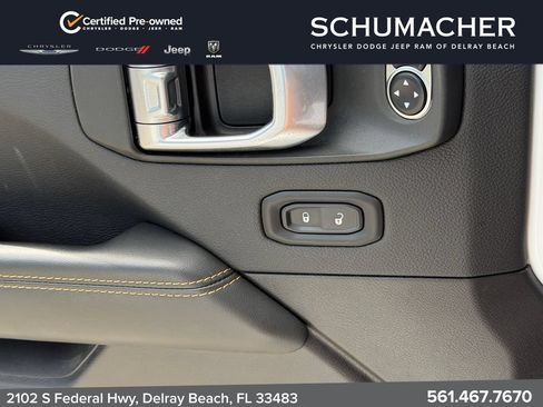 Used 2024 Jeep Wrangler Unlimited Sahara w/ Technology Group AWD/4WD image 29