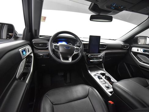Used 2023 Ford Explorer Limited w/ Limited Technology Package AWD/4WD image 11
