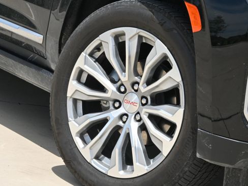 Used 2024 GMC Yukon XL Denali AWD/4WD image 8