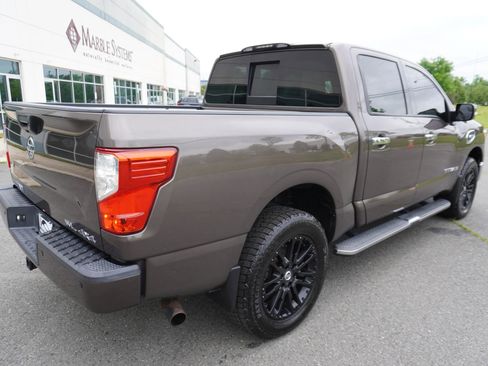 Used 2017 Nissan Titan SL AWD/4WD image 7
