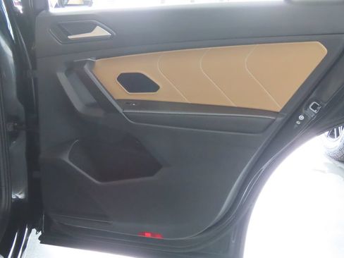 Used 2023 Volkswagen Tiguan SE w/ Panoramic Sunroof Package FWD image 32