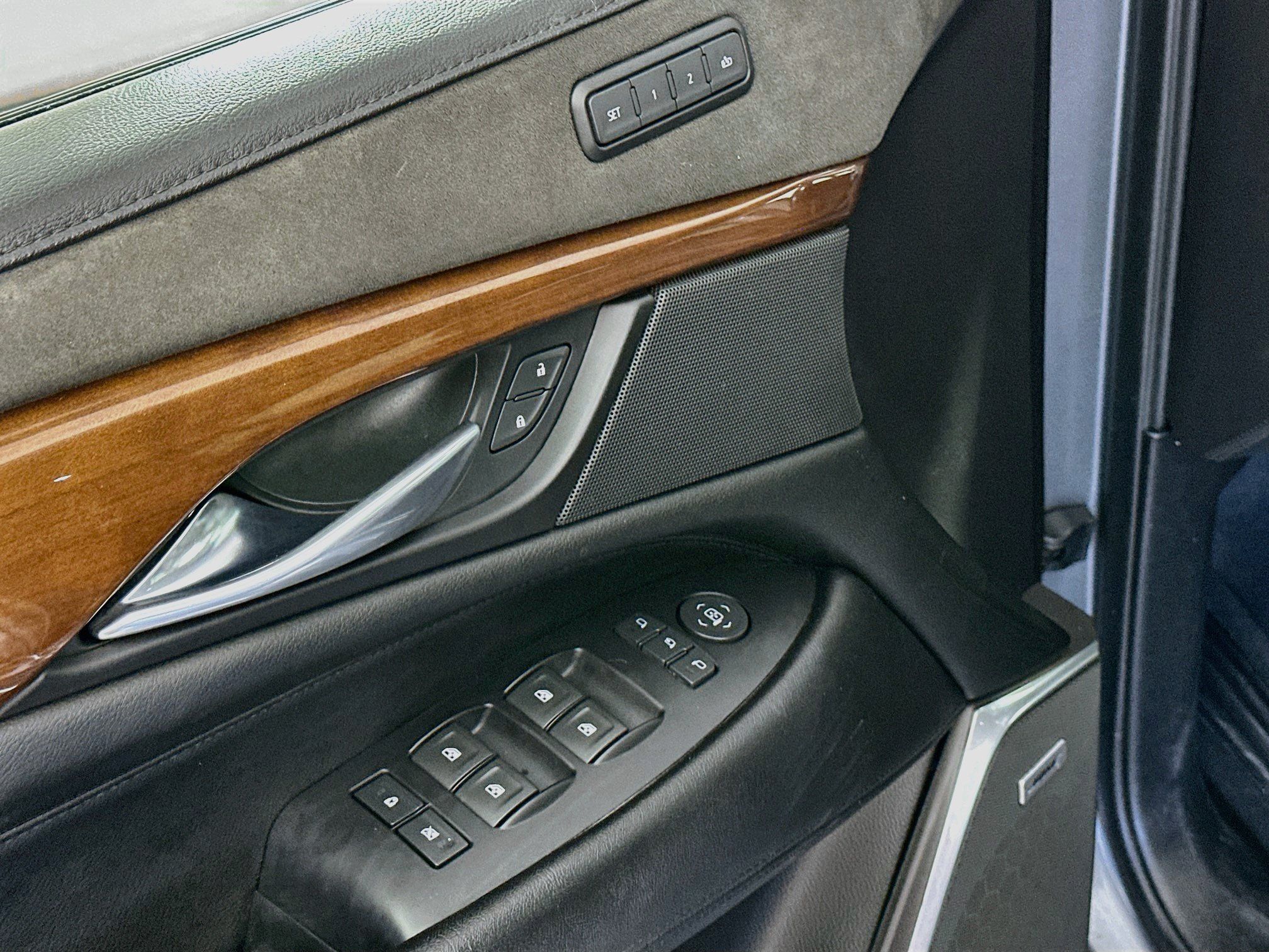 Used 2019 Cadillac Escalade ESV Premium Luxury AWD/4WD image 15