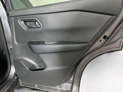 Used 2024 Nissan Rogue S FWD image 28
