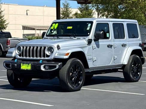 Used 2024 Jeep Wrangler Unlimited Sahara AWD/4WD image 16