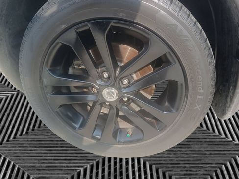Used 2017 Nissan Juke S FWD image 10