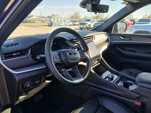 New 2025 Jeep Grand Cherokee Limited w/ Luxury Tech Group II AWD/4WD image 9