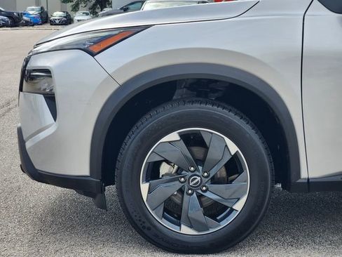 Used 2024 Nissan Rogue SV FWD image 5