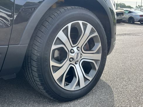 Used 2018 Ford Explorer Platinum AWD/4WD image 9