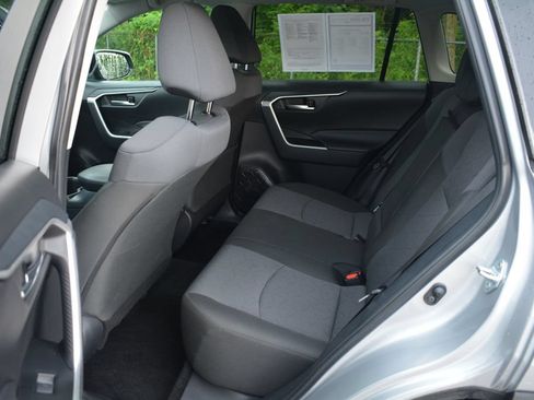 Used 2025 Toyota RAV4 XLE FWD image 20