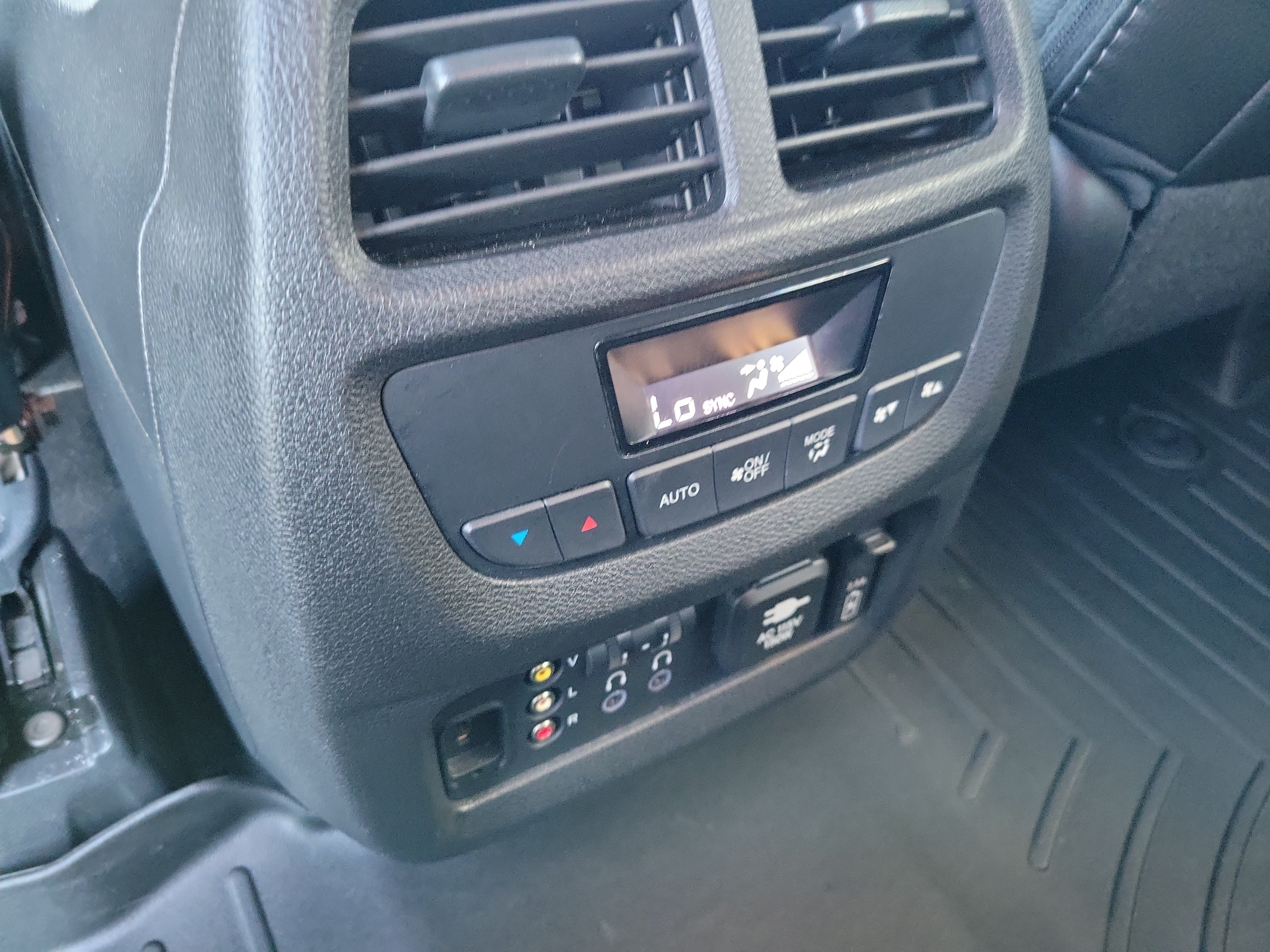Used 2018 Honda Pilot Touring image 15