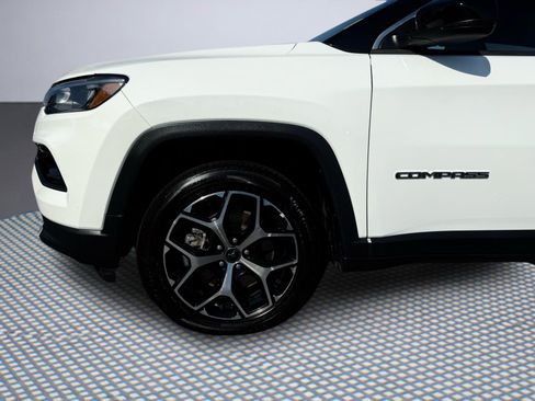 Used 2025 Jeep Compass Limited AWD/4WD image 12