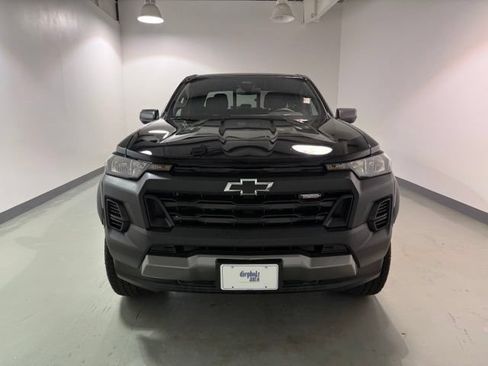 Used 2025 Chevrolet Colorado Trail Boss AWD/4WD image 2