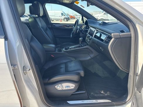 Used 2022 Porsche Macan S image 10