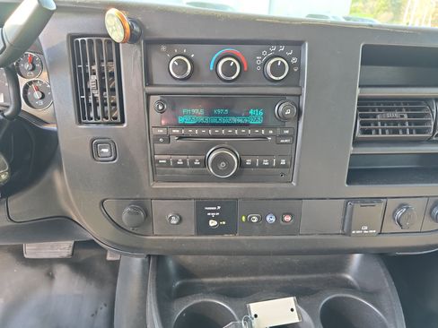 Used 2018 Chevrolet Express 3500 w/ Power Convenience Package image 21