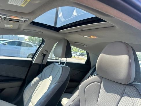 Used 2024 Hyundai Elantra Limited FWD image 3