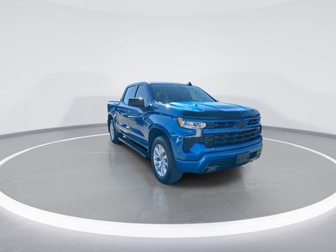 Used 2023 Chevrolet Silverado 1500 RST w/ Z71 Off-Road Package AWD/4WD image 2
