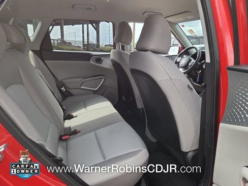 Used 2025 Kia Soul LX w/ LX Technology Package FWD image 17