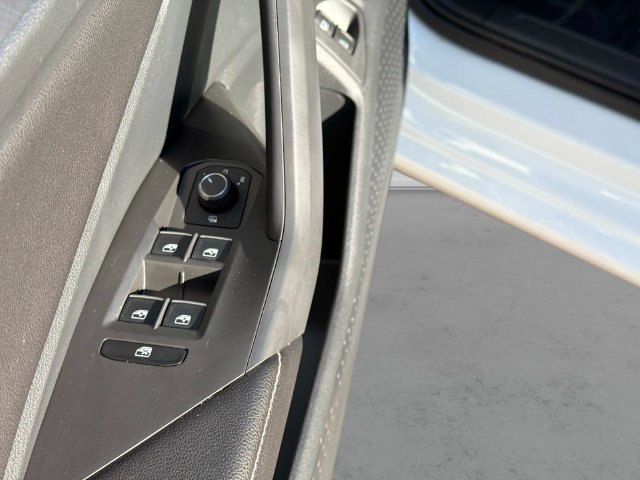 Certified 2023 Volkswagen Jetta SE FWD image 16
