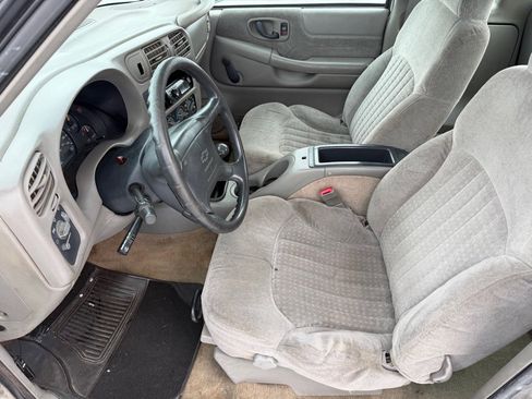 Used 1998 Chevrolet S10 Pickup LS image 9