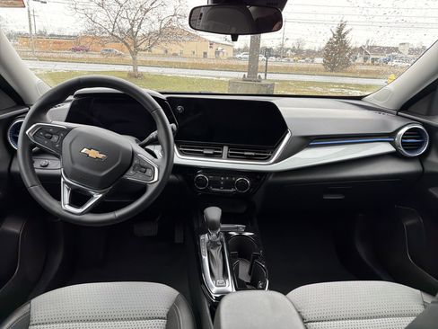 Used 2024 Chevrolet Trax LT w/ Driver Confidence Package image 11