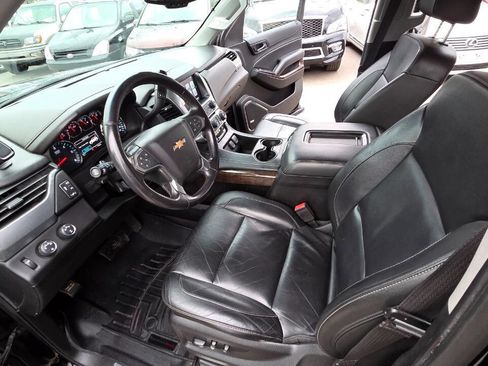 Used 2019 Chevrolet Suburban LT image 28