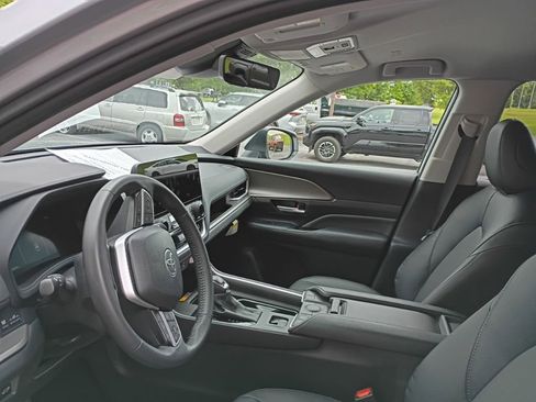 Used 2024 Toyota Grand Highlander AWD image 8