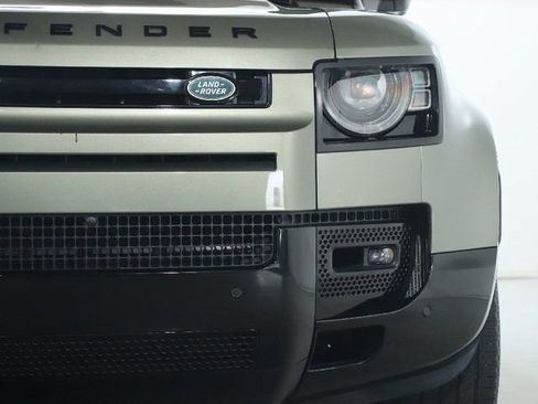 Used 2025 Land Rover Defender 110 X-Dynamic SE AWD/4WD image 42