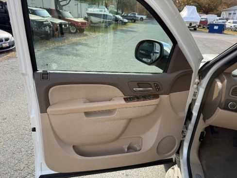 Used 2010 Chevrolet Suburban LTZ image 20