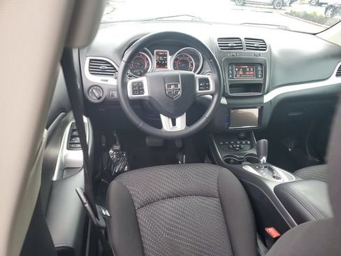 Used 2018 Dodge Journey SXT w/ Connectivity Group FWD image 11