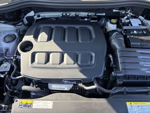 New 2026 Volkswagen Tiguan SE R-Line FWD image 17