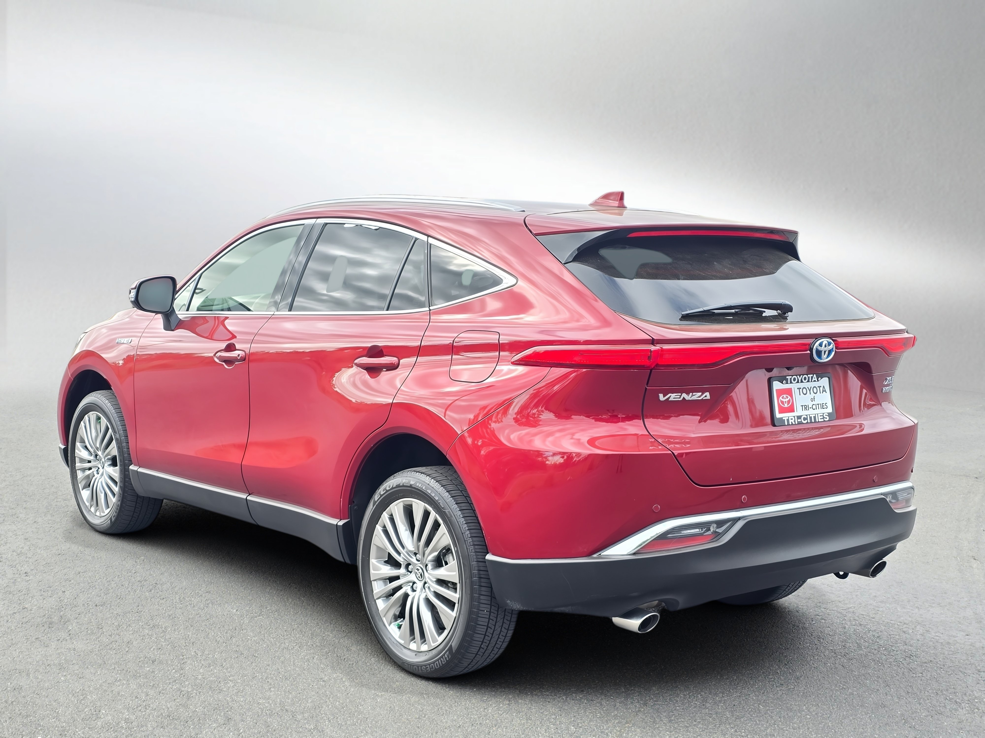 Certified 2021 Toyota Venza XLE w/ Softex Package AWD/4WD image 4
