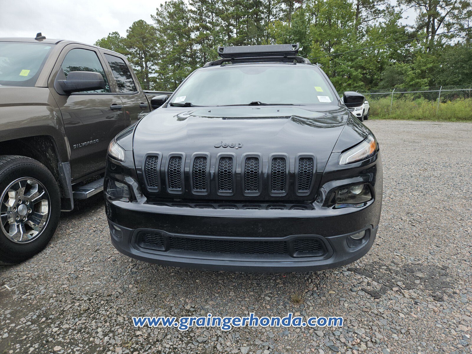 Used 2018 Jeep Cherokee Latitude Plus w/ Comfort/Convenience Group FWD image 3
