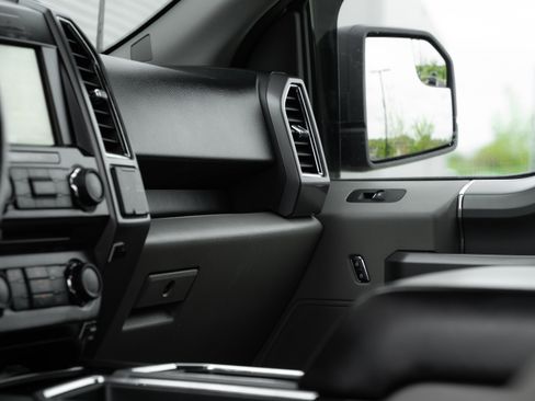 Used 2015 Ford F150 XLT w/ Equipment Group 302A Luxury AWD/4WD image 16