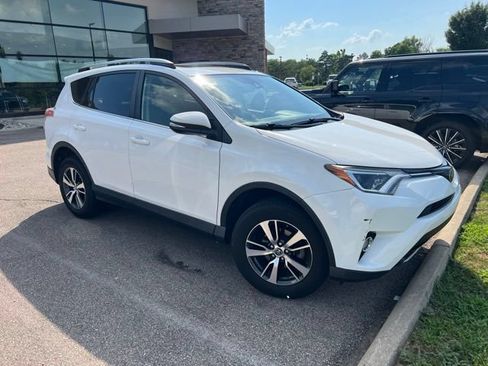 Used 2018 Toyota RAV4 XLE AWD/4WD image 6