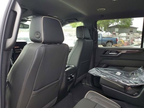 New 2026 GMC Yukon XL Elevation image 10